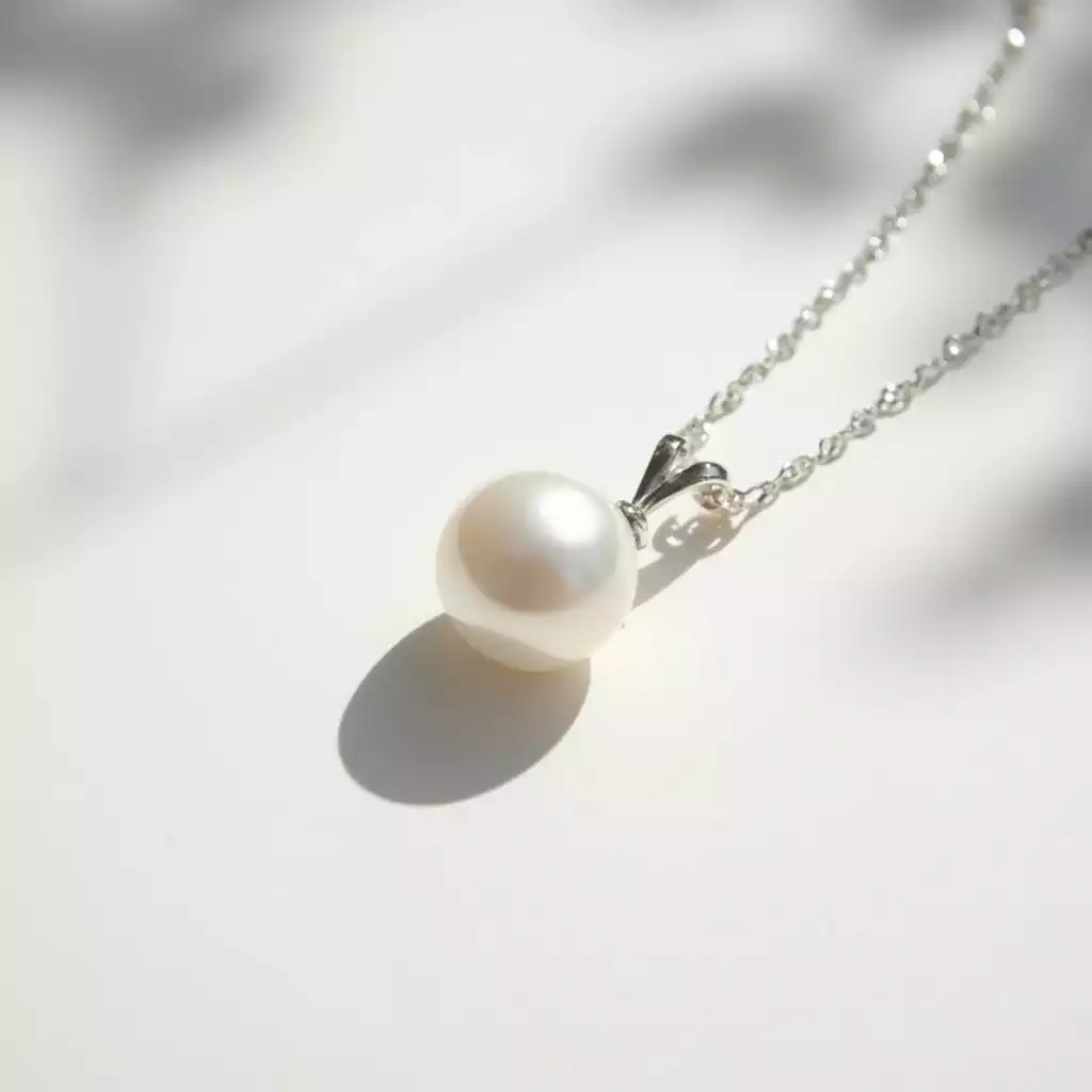 Elegant Pearl Pendant